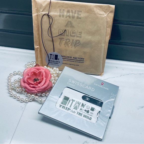 Victorinox x Traveler's Factory Collaboration Swisscard Classic Multi-function - Picture 2 of 11